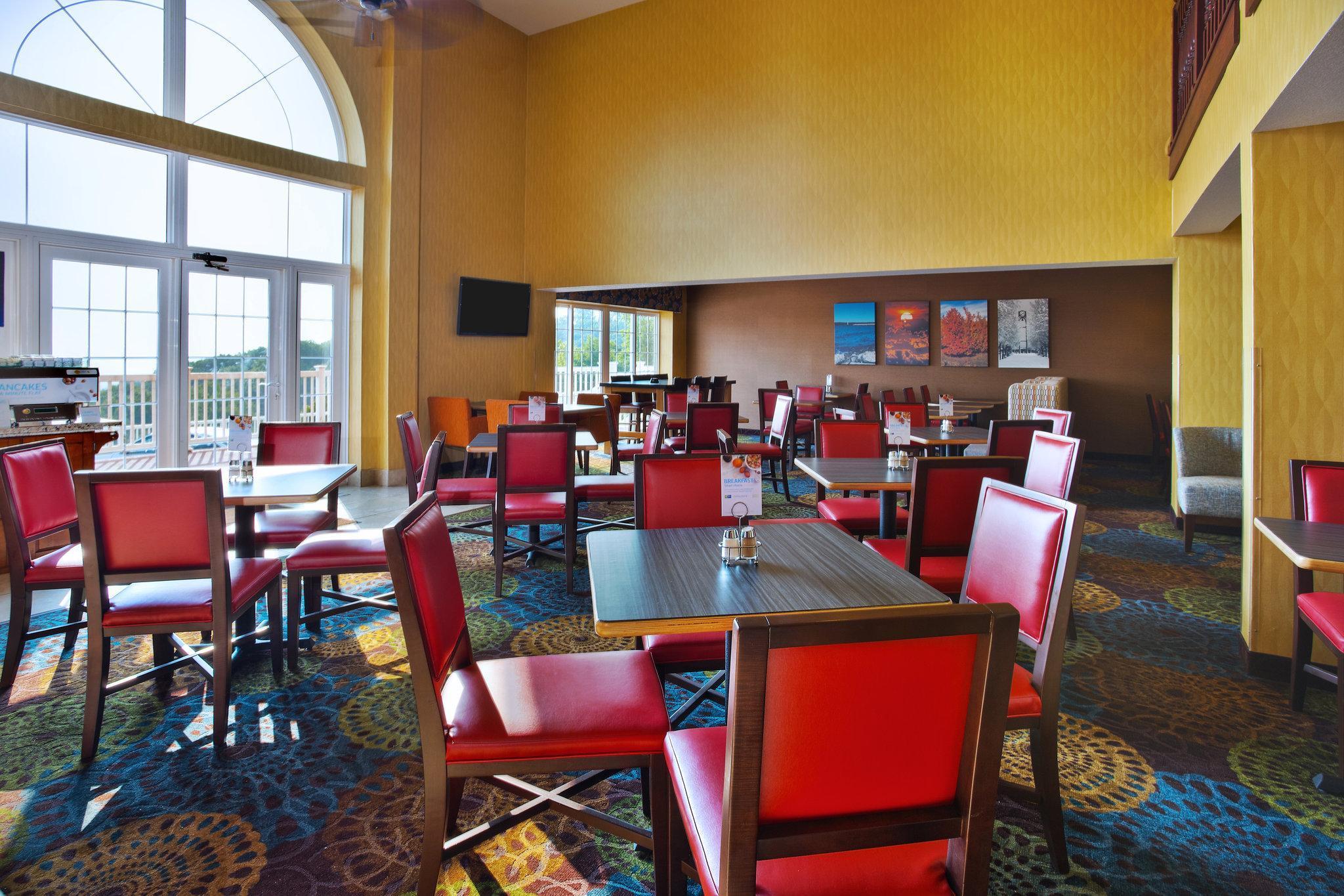 Holiday Inn Express Hotel & Suites Petoskey By Ihg Eksteriør billede
